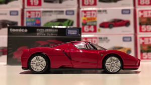 Mô hình xe Ferrari Enzo No.20 Tomica Premium