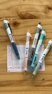 Deli ปากกาลูกลื่น แบบกด ขนาดเส้น 0.7mm. รุ่น Q18 Linfini ปากกา เดลิ หมึกน้ำเงิน ( 1 ด้าม )