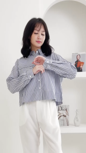 QUEENTIN Kemeja Wanita Crop 0655 Katun Polymicro Motif Salur Lengan Panjang