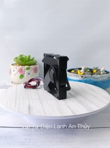 Quạt tủ lạnh SHARP 12V 4 dây kích thước 9cm x 9cm MODEL 09232JS-12M-BU