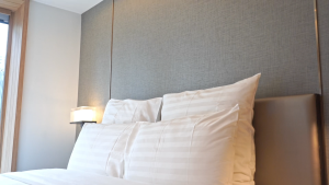 Sarung Bantal Tidur Hotel Glossy-Premium LP