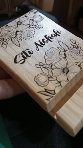 🇲🇾 Local Seller Personalized Universal Mobile Stand Custom - Name / Photo / Message / Logo / Icon / Desk Organizer / Cell Phone Holder Universal Gift For Office Use / Cabin / Room Kasi By Laser Art