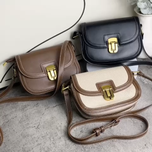 LOEI Noelle Buckle Crossbody Wanita Trendy 0136