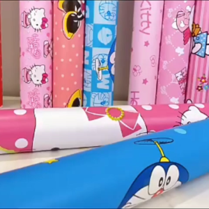 Wallpaper Dinding Kamar Tidur Anak Motif Hello Kitty Polkadot