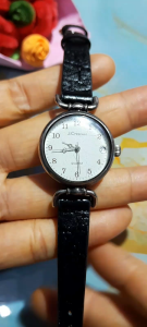 Đồng hồ nữ J.Crescent có lịch dây da second hand si nhật đã qua sử dụng