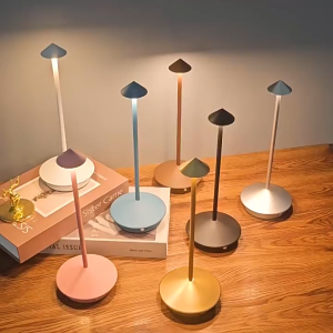 Đèn LED trang trí nhà hiện đại đơn giản Đèn bàn hình mũi tên dễ thương decor bàn