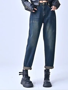 F·MIGA C151 Highwaist Korean Straight Bagy Harlan Jeans Celana Panjang Denim Wanita - Biru Retro\\n\\n Apa Itu F·MIGA C151 Denim?\\n\\nF·MIGA C151 Denim adalah celana panjang denim wanita yang dirancang dengan gaya highwaist Korea straight baggy Harlan jeans. Dengan warna biru retro yang menawan, celana ini memberikan penampilan kasual dan elegan bagi penggunanya.\\n\\n Spesifikasi Celana Panjang Denim Wanita\\n\\nBerikut adalah spesifikasi dari F·MIGA C151 Denim:\\n\\n- Warna: Biru retro\\n- Material: Denim berkualitas tinggi\\n- Gaya: Highwaist Korea straight baggy\\n- Ukuran: Tersedia dalam berbagai ukuran\\n\\n Keunggulan Highwaist Korean Straight Jeans\\n\\nBeberapa keunggulan dari highwaist Korean straight jeans antara lain:\\n\\n- Meningkatkan penampilan dengan gaya highwaist yang trendi\\n- Desain straight baggy yang nyaman dan fleksibel\\n- Cocok untuk berbagai bentuk tubuh\\n\\n Bagaimana Memilih Celana Panjang Denim untuk Wanita yang Tepat?\\n\\nMemilih celana panjang denim yang tepat untuk wanita bisa menjadi tantangan tersendiri. Berikut adalah beberapa tips yang bisa membantu Anda:\\n\\n Tips Memilih Celana Panjang Biru Retro\\n\\n- Pilih celana dengan warna biru retro yang sesuai dengan preferensi Anda\\n- Perhatikan kualitas material dan finishing\\n- Pilih celana dengan model dan gaya yang sesuai dengan bentuk tubuh Anda\\n\\n Ukuran dan Fit Celana Panjang Denim Wanita\\n\\nUntuk mendapatkan celana panjang denim yang pas, pastikan untuk memilih ukuran yang sesuai dengan bentuk tubuh Anda. Anda bisa menggunakan panduan ukuran yang disediakan oleh produsen atau mencoba celana sebelum membelinya.\\n\\n Bagaimana Merawat Celana Panjang Denim Wanita dengan Benar?\\n\\nMerawat celana panjang denim wanita dengan benar sangat penting untuk menjaga kualitas dan tampilan celana. Berikut adalah beberapa tips yang bisa membantu Anda:\\n\\n Cara Membersihkan dan Menyimpan Celana Panjang Denim\\n\\n- Cuci celana dengan air dingin dan deterjen yang cocok untuk denim\\n- Jemur celana di tempat teduh dan hindari sinar matahari langsung\\n- Simpan celana dalam tempat yang kering dan bersih\\n\\n Perawatan dan Perbaikan Celana Panjang Denim Wanita\\n\\nJika celana Anda mengalami kerusakan, segera perbaiki dengan jahit atau tambal. Hindari penggunaan mesin cuci dan pengering pakaian untuk menjaga kualitas celana.\\n\\n Rekomendasi Fashion Styling dengan Celana Panjang Denim Wanita\\n\\nBerikut adalah beberapa rekomendasi fashion styling dengan celana panjang denim wanita:\\n\\n Gaya Highwaist Korean Straight Jeans untuk Tampilan Kasual\\n\\nGaya highwaist Korean straight jeans cocok untuk tampilan kasual. Anda bisa mengkombinasikannya dengan atasan seperti kaos atau kemeja dan sepatu sneakers.\\n\\n Menggabungkan Celana Panjang Biru Retro dengan Atasan dan Sepatu\\n\\nUntuk tampilan yang lebih formal, Anda bisa mengkombinasikan celana panjang biru retro dengan atasan seperti blazer atau kemeja dan sepatu hak tinggi.\\n\\n Kesimpulan\\n\\nF·MIGA C151 Denim adalah celana panjang denim wanita yang dirancang dengan gaya highwaist Korea straight baggy Harlan jeans. Dengan warna biru retro yang menawan, celana ini memberikan penampilan kasual dan elegan bagi penggunanya. Pastikan untuk memilih celana panjang denim yang tepat dan merawatnya dengan benar untuk menjaga kualitas dan tampilan celana. Selamat mencoba!\n}