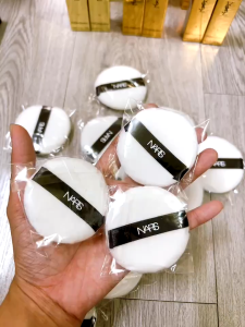 Mút Đánh Phấn Nền NARS Hình Tròn Màu Trắng Cao Cấp