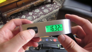 TIMBANGAN ALAT UKUR PENGUKUR BERAT BARANG PAKET KOPER TAS BAGASI CABIN KABIN PESAWAT LAUNDRY SAYUR DAGING IKAN GANTUNG OTOMATIS TRAVEL BAG PORTABLE ELECTRONIC DIGITAL LUGGAGE HANGING WEIGHT SCALE KAPASITAS BERAT 50KG 50 KG 50 KILO KUAT MURAH SERBAGUNA