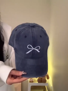 หมวกเบสบอลปักลายโบว์ย้อนยุคเกาหลีย้อนยุคสำหรับผู้หญิงฤดูใบไม้ผลิและฤดูร้อนสไตล์ใหม่หมวกปากเป็ดแบบสบายๆทุกการแข่งขัน