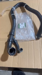 Ống nước dài 2 chạc Land Rover. Mã LR024236