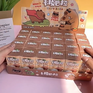 ตุ๊กตาการ์ตูนน่ารัก จี้ตุ๊กตา ของเล่นเด็ก ของจับ รางวัล ของเล่น ของขวัญของขวัญวันเกิด  พวงกุญแจ สไตล์สุ่มเครยอนชินจัง