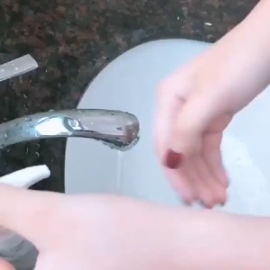 ครีมอาบน้ำขาว 300ML โคลนน้ำลึก มีไวท์เทนนิ่งรวดเร็ว