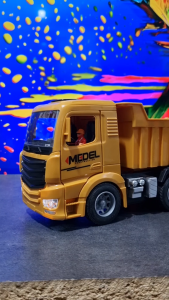 Mainan Mobil Remot Kontrol RC Dump Truk Model 24 Ghz Batre Cas LED