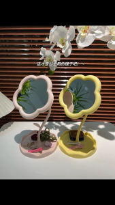 กระจกแต่งหน้า กระจกแต่งหน้าที่เรียบง่ายและน่ารัก กระจกแต่งหน้าที่ถอดออกได้และหมุนได้ กระจกแต่งหน้าที่น่ารักและสร้างสรรค์