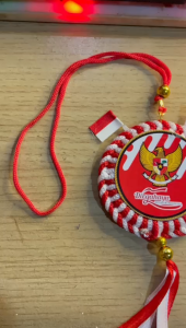 Gantungan medali Merah Putih