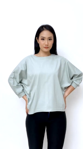 Tshirt Batwing Wanita Oversize: Desain Fashionable & Nyaman