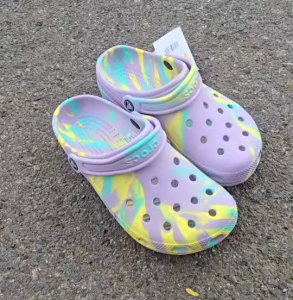 รองเท้าแตะสวมรุ่นคลาสสิกลาย Crocs Classic Marbled (M4---M11) พร้ออมส่ง ลายมาใหม่ นิ่มเบา ใส่สบาย