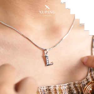 Xuping Liontin Huruf Silver Motif Baris Zircon 0142180041