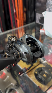 รอกหยดน้ำ BRILLIANCE บิลเลี่ยน ฟรี 2 สปูล น้ำหนัก 160 กรัม เบรค 5.5 กิโล ลื่นสุด ตีไกล ครอบคลุมงาน ตีเหยื่อปลอม ช่อน ชโด รอก Brilliance - Lazada