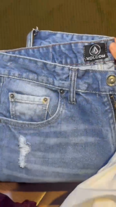 Celana Jeans Pendek Motif Sobek