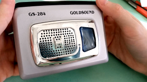 Walkman Jadul Vintage Pemutar Kaset Pita Radio Tape Player Gold Sound