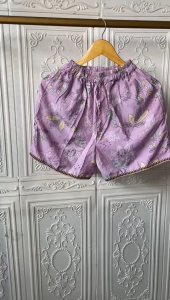 Celana Pendek Desain Unik: Motif Renda & Bahan Nyaman