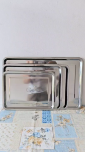 ถาดอาหาร ถาดสแตนเลส ถาดเสริฟ ถาดเหลี่ยม (สูง2ซม.)(หนา มีขอบจับ) ขนาด S40*30*2/M45*35*2/L50*35*2/XL60*40*2ซม.(ตราTK)