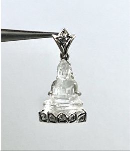 จี้พระพุทธรูปปางสมาธิ เคลียร์ ควอตซ์ (Clear Quartz)#จี้ #จี้พระ #จี้เงิน #พลอย #พลอยแกะสลัก #พลอยแท้ #พลอยหยก #จี้มงคล #