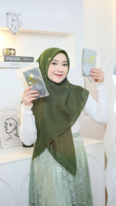 KAOS KAKI DAFFI TERBARU SERIES LUBNA DAFFI\\n\\n Apa Itu Kaos Kaki Anak Nyaman?\\n\\nKaos kaki anak nyaman adalah produk yang dirancang khusus untuk memberikan kenyamanan maksimal bagi anak-anak saat mengenakannya. Desain dan bahan yang digunakan pada kaos kaki ini sangat penting untuk memastikan bahwa mereka tidak menyebabkan iritasi atau ketidaknyamanan pada kulit anak-anak.\\n\\n Desain Kaos Kaki Anak\\n\\nDesain kaos kaki anak sangat penting dalam menentukan tingkat kenyamanan dan estetika. Desain yang baik harus mempertimbangkan faktor-faktor seperti bentuk, warna, dan motif yang menarik untuk anak-anak. Desain kaos kaki anak juga harus memperhatikan faktor-faktor ergonomis, seperti tingkat fleksibilitas dan kemudahan penggunaan.\\n\\n Kelebihan Kaos Kaki Anak Nyaman\\n\\nKaos kaki anak nyaman memiliki banyak keuntungan, termasuk:\\n\\n- Membantu mencegah iritasi dan masalah kulit lainnya pada anak-anak.\\n- Menyediakan dukungan yang baik untuk kaki anak-anak selama beraktivitas.\\n- Membantu menjaga kesehatan kaki anak-anak dengan mencegah masalah seperti keringat berlebihan dan bau.\\n\\n Seri Lubna Daffi: Kaos Kaki Daffi Terbaru\\n\\nSeri Lubna Daffi adalah salah satu produk kaos kaki anak yang terbaru dan populer di pasaran. Kaos kaki Daffi terbaru ini memiliki desain dan kelebihan yang menarik bagi anak-anak.\\n\\n Desain Kaos Kaki Daffi Terbaru\\n\\nKaos kaki Daffi terbaru memiliki desain yang menarik dan unik, dengan motif karakter yang disukai oleh anak-anak. Desain ini tidak hanya menarik dari segi estetika, tetapi juga mempertimbangkan faktor-faktor ergonomis untuk memberikan kenyamanan maksimal bagi anak-anak.\\n\\n Kelebihan Kaos Kaki Daffi Terbaru\\n\\nKaos kaki Daffi terbaru memiliki banyak keuntungan, termasuk:\\n\\n- Membantu mencegah iritasi dan masalah kulit lainnya pada anak-anak.\\n- Menyediakan dukungan yang baik untuk kaki anak-anak selama beraktivitas.\\n- Membantu menjaga kesehatan kaki anak-anak dengan mencegah masalah seperti keringat berlebihan dan bau.\\n\\n Cara Memilih Kaos Kaki Anak yang Tepat\\n\\nMemilih kaos kaki anak yang tepat sangat penting untuk memastikan kenyamanan dan kesehatan kaki anak-anak. Berikut adalah beberapa tips untuk memilih kaos kaki anak yang tepat:\\n\\n Ukuran Kaos Kaki Anak\\n\\nPastikan ukuran kaos kaki anak sesuai dengan ukuran kaki anak-anak. Kaos kaki yang terlalu kecil atau terlalu besar dapat menyebabkan ketidaknyamanan dan masalah kesehatan.\\n\\n Bahan Kaos Kaki Anak\\n\\nBahan kaos kaki anak juga penting dalam menentukan tingkat kenyamanan dan kesehatan kaki anak-anak. Pilih bahan yang lembut, adem, dan tidak menyebabkan iritasi pada kulit anak-anak.\\n\\n Bagaimana Merawat Kaos Kaki Anak dengan Baik?\\n\\nMerawat kaos kaki anak dengan baik sangat penting untuk memastikan kenyamanan dan kesehatan kaki anak-anak. Berikut adalah beberapa tips untuk merawat kaos kaki anak dengan baik:\\n\\n- Cuci kaos kaki anak sesering mungkin untuk menjaga kebersihan dan menghindari bau.\\n- Jangan mencuci kaos kaki anak dengan deterjen yang keras atau mengandung bahan kimia yang dapat menyebabkan iritasi pada kulit anak-anak.\\n- Jemur kaos kaki anak di tempat yang teduh dan tidak langsung terkena sinar matahari untuk menghindari kerusakan pada bahan kaos kaki anak.\\n\\nKaos kaki anak nyaman dan kaos kaki Daffi terbaru dari seri Lubna Daffi adalah pilihan yang tepat untuk memberikan kenyamanan dan kesehatan maksimal bagi kaki anak-anak. Pastikan untuk memilih ukuran dan bahan yang tepat serta merawat kaos kaki anak dengan baik untuk mendapatkan hasil terbaik.\n}
