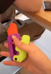 HAHA Mainan Pisau Pereda Stress Bentuk Mini Lucu Unik Mainan Pisau Palsu Mainan Fake Knife