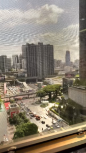 Deli เครื่องวัดอุณหภูมิอินฟราเรด เครื่องวัดไข้ดิจิตอล แบบไม่สัมผัส เครื่องวัดสแกนอุณหภูมิ ปืนวัดอุณหภูมิ หน้าจอดิจิตอล Infrared Thermometer