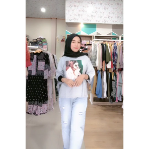 Anindya Fashion Presents Busana Muslim Wanita Atasan Kaos Hijab RQ Bahan Kaos Premium Motif Print Dengan Desain Variasi Lengan Pendek Look Kasual Basic Elegan Murah Blus Terbaru