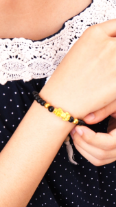 Pixiu Pi Yao ปี่เซียะเรียกทร้พย์ สร้อยข้อมือ สีดํา-ทอง ขนาด 5 มม. by siamonlineshop