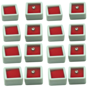 กล่องพลาสติกใส่พลอย เพชร เข็มกลัด ฝาเป็นแบบกระจกใส เก็บเครื่องประดับ ขนาด1x1 นิ้วหรือ3x3 CM.(1ชิ้น) พร้อมส่ง