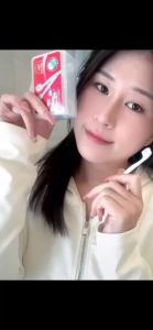 O36 แปรงสีฟัน มินิ พร้อมเม็ดยาสีฟันตรงกลาง กัดแตกแปรงได้ พร้อมใช้ได้ทุกที่ ยกกล่อง 20 ชิ้น พกพาสะดวก หลังอาหาร ออกเดท