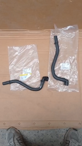 ỐNG ĐI RA TỪ GIÀN SƯỞI(CAO SU NGẮN PHÍA DƯỚI). ỒNG ĐI VÀO GIÀN SƯỞI(CAO SU DÀI PHÍA TRÊN) CHEVROLET CRUZE 2009-2012. HÀNG GM