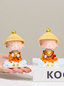 Chú tiểu đội nón đầu gật gù trang trí tủ kệ bàn làm việc xe ô tô