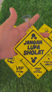 VARIASI GANTUNGAN KACA AKRILIK BEBAS CUSTOM MOBIL DAN TRUCK WARNA DASAR KUNING IP PROJECT