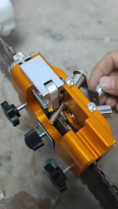 JIANTAI Chainsaw Sharpener Jig Kit Portable Chainsaw Sharpening Tool with Burr Grinding Stone Manual Chain Saw Blade Sharpener Attachment for Chain/Electric Saw Lumberjack Garden Worker