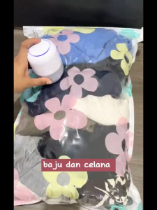Set Plastik Vacuum Bag 4pcs Pompa Listrik Vacuum 1pcs Plastik Baju Travel Motif Kartoon Anti-air Dipakai Berulang