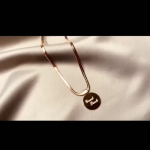 Kalung Fashion Elegan & Kalung Titanium Wanita: Bahan Tahan Karat & Anti Luntur