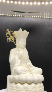 Tượng Địa Tạng Vương Bồ Tát cao 30cm chất liệu Đá đúc (-Nhiều màu sắc). Trang trí trên ô tô tiểu cảnh bonsai ghép lũa để bàn trà phòng khách bàn làm việc…