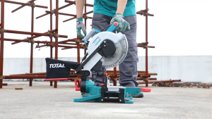 Máy cắt nhôm 1800W Total TS421825517 1800W Tốc độ không tải 5300rpm Kích thước lưỡi cắt 255mmx25.4mm Khả năng cắt tối đa 89mmx320mm Ray trượt kép song song