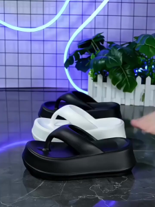 7cm Thick Sole Flip Flops for Women: Soft Sole Chunky Sandals & Platform Non Slip Beach Sandals