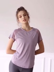 เสื้อออกกําลังกายผู้หญิง