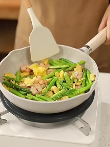 ชุดเครื่องครัวสามชิ้น ไม้พายซิลิโคน เครื่องครัว ชุดไม้พายซิลิโคน ช้อนในครัว อุปกรณ์ทำอาหาร ครัวเรือนพิเศษ ทนอุณหภูมิสูง