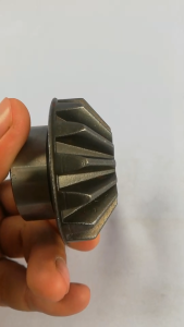 เฟืองดอกจอกกล่องขนย้าย ฟัน 15x14 ฟัน ใช้ได้กับรถเกี่ยวข้าวคูโบต้ารุ่น DC70G ยี่ห้อ FARMTECH รหัสสินค้า (5T070-7924-0) 37630F