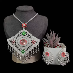 สร้อยสีเงินขาวเม็ดพลอยหลากหลายสี  พลอยเขียว/ชมพู/ใส/แดง ราคาถูกที่สุด (ขายปลีก-ส่ง) สร้อยโชกเกอร์รำเซิ้ง/เจ้าสาว/เจ้านาง/ล้านนา/ลายไทย/ตกแต่งชุดไทย/ออกงานต่างๆ