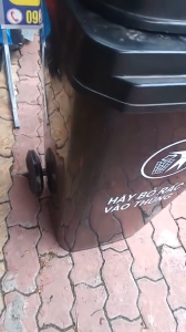 Thùng Rác Công Nghiệp Đen 120L Có Bánh Xe Túi Xếp Rác Tiện Lợi